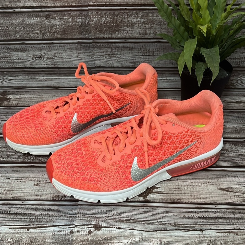 Nike Women's Bright Coral Athletic Shoes size Youth 5 Women’s 7